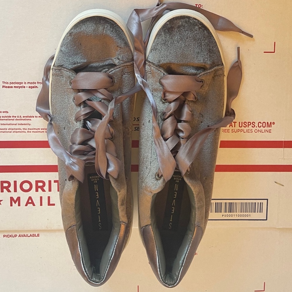 Steve Madden Suede Sneakers w/Metallic Grey